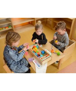 MASTERKIDZ Didelis medinis Montessori siūlų veriamasis žaislas